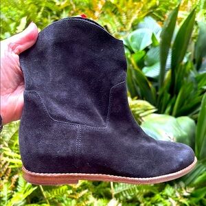 Vince Suede Leather Ankle Boots New with Light Scuffs 5.5